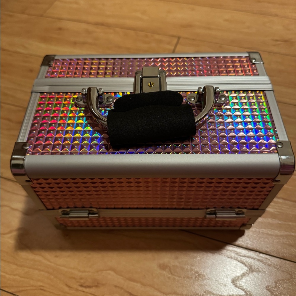 Frenessa Holographic pink makeup train case brand new